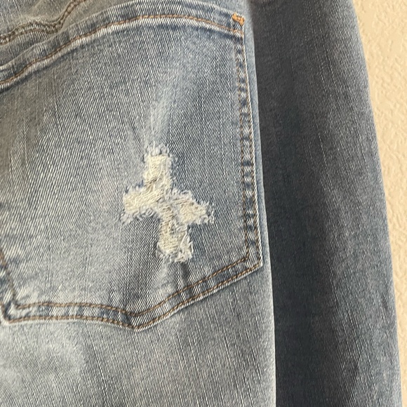 Plus Size Ripped Jeans. - Picture 6 of 7